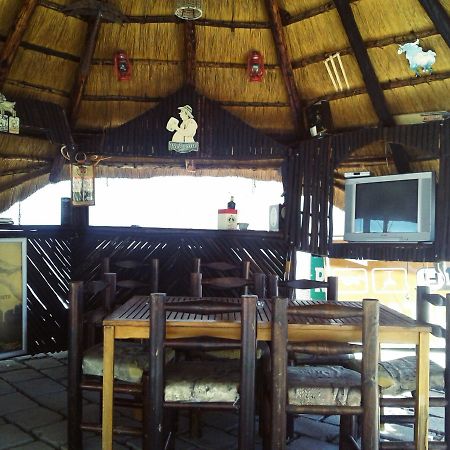 Road View Lodge Francistown Bagian luar foto