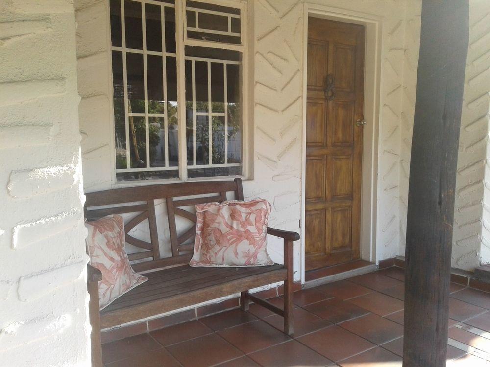 Road View Lodge Francistown Bagian luar foto