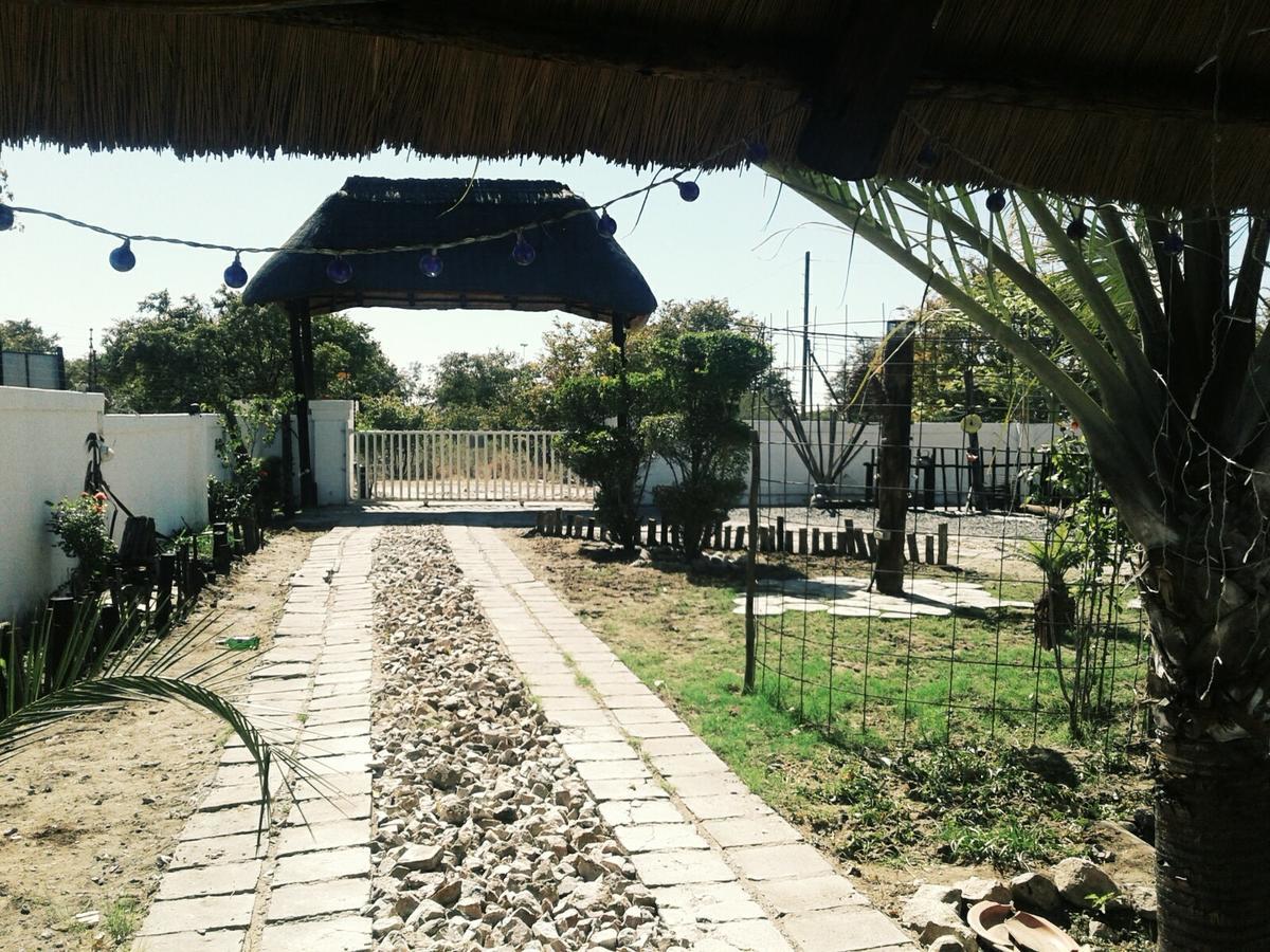 Road View Lodge Francistown Bagian luar foto