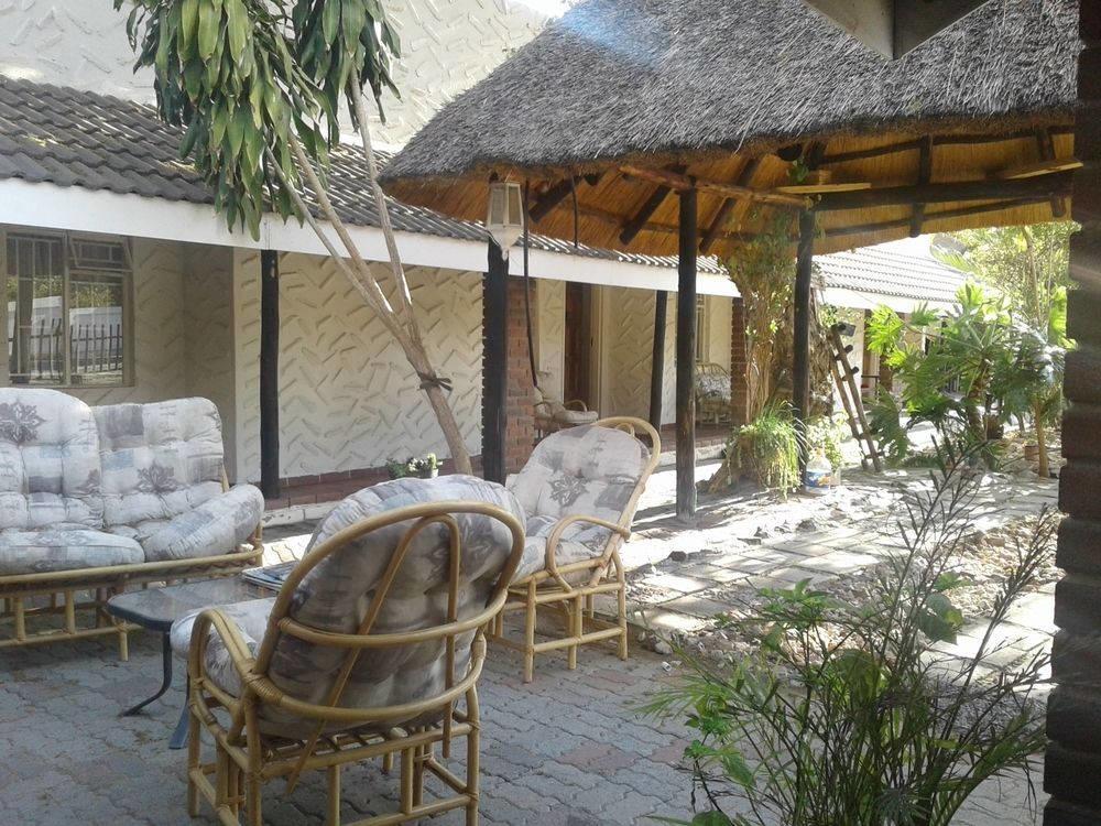 Road View Lodge Francistown Bagian luar foto