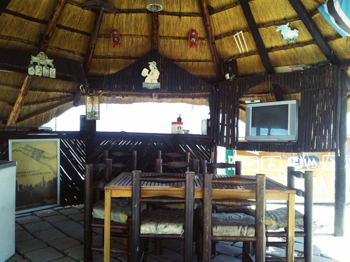 Road View Lodge Francistown Bagian luar foto