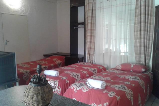 Road View Lodge Francistown Bagian luar foto