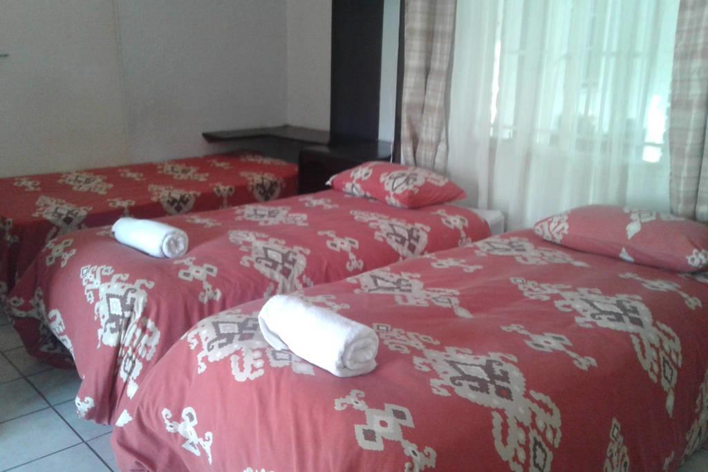 Road View Lodge Francistown Bagian luar foto
