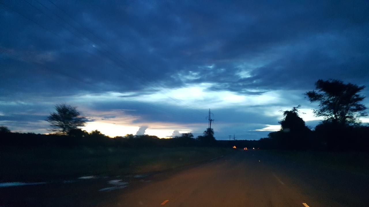 Road View Lodge Francistown Bagian luar foto